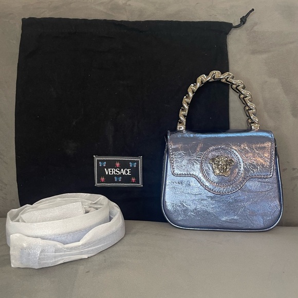 ๐SOLD๐ NWT Versace Crackled Lambskin La Medusa Mini Bag - Picture 7 of 7